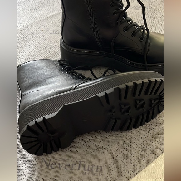 Super Cute platform boots - Picture 3 of 4